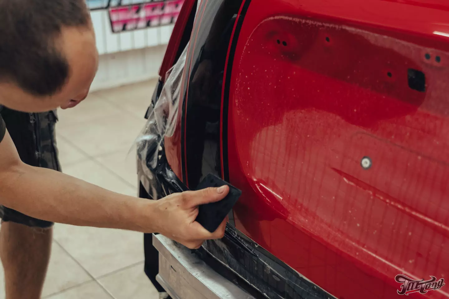 Оклейка Mini John Cooper Works глянцевым полиуретаном, наклейки на кузов, комплексная шумоизоляция, установка новых дисков, керамика дисков и суппортов
